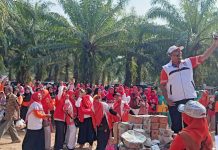 PKS Pringsewu Goyang Taman Wisata Bondowoso dengan Senam Bersama