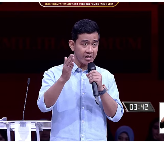 Tinggalkan Podium Saat Berbicara: Gibran Kembali Langgar Aturan Debat Gibran