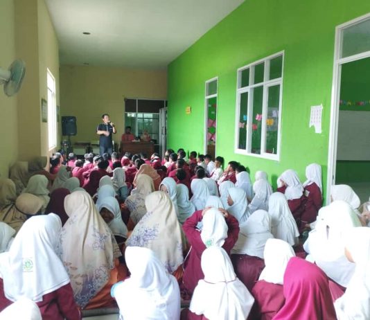 Sambutan Hangat Safari Dongeng Cinta Palestina Kak Danang Ke-4 di SDIT Fityah Mandiri Safari Dongeng