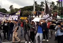 Bentrokan Pendukung 02 dan Gerakan Penegak Kedaulatan Rakyat (GPKR) di Sekitar Patung Kuda