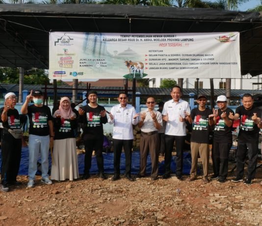 1300 Orang Terima Daging Qurban Dari ROHIS RSUD Abdul Moeloek