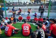 Presiden PKS Al Muzammil Yusuf Main Bola Bareng Jurnalis di Lampung