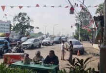 Warung Jadi Rest Area Dadakan di Tengah Macet-macetan TB Simpatupang