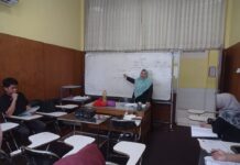 UPA Bahasa Gelar Pelatihan IELTS dan TOEFL bagi Dosen