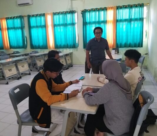 Dosen ITERA Bekali Siswa SMAN 5 Bandar Lampung Hadapi OSN-K Informatika