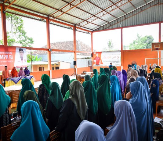 Dr. Almuzzammil Yusuf Sosialisasikan 4 Pilar Bersama Organisasi Perempuan di Lampung
