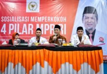 Dr. Almuzzammil Yusuf Sosialisasikan 4 Pilar Bersama Guru Ngaji Lansia di GSG Ragom Sejahtera