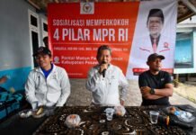 Dr. Almuzzammil Yusuf Sampaikan Materi 4 Pilar Bersama Komunitas dan Masyarakat di Pantai Mutun