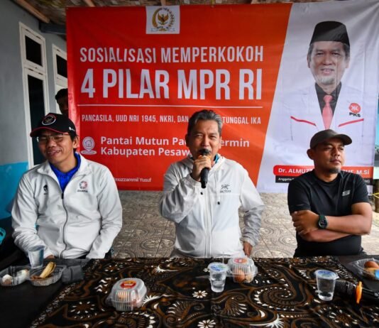 Dr. Almuzzammil Yusuf Sampaikan Materi 4 Pilar Bersama Komunitas dan Masyarakat di Pantai Mutun