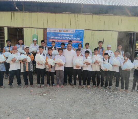 Bantuan Masyarakat Lampung Sampai untuk Santri Terdampak Gempa di NTT melalui LAZDAI